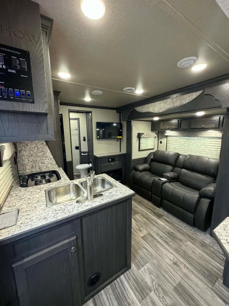 New 2026 Merhow 4 Horse Stampede LQ Rear Side Load Package