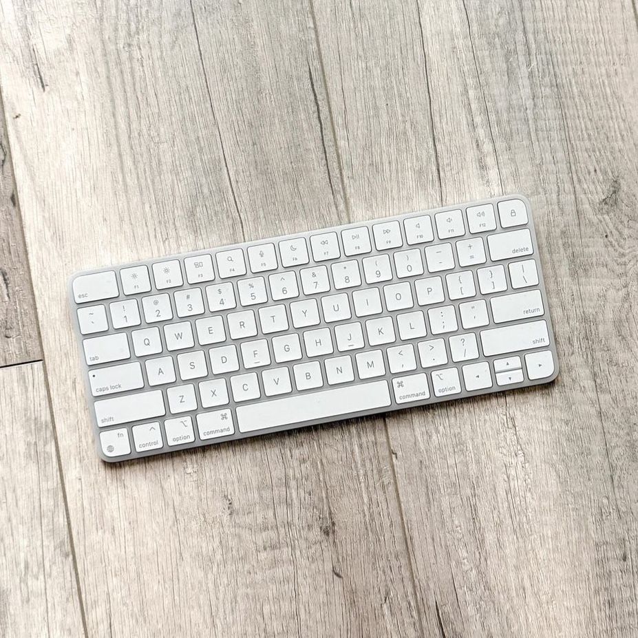 Apple Magic Keyboard A2450 Wireless Bluetooth