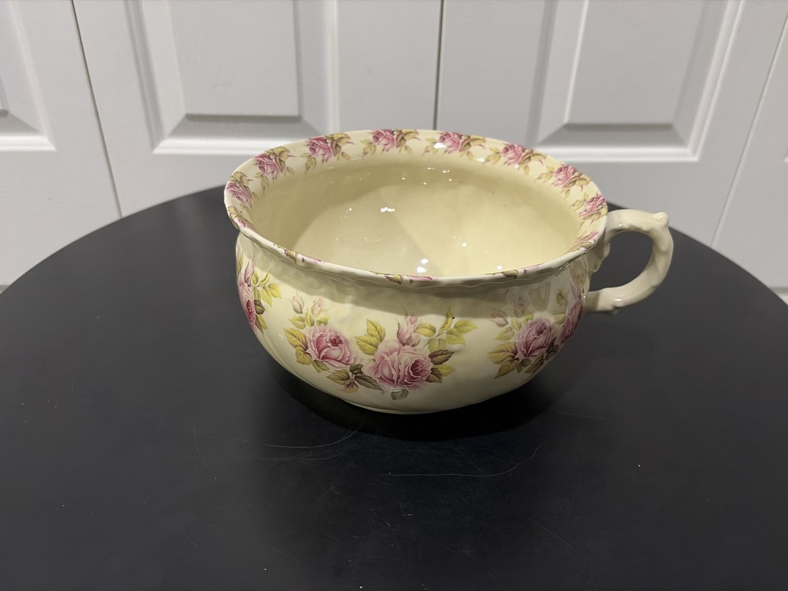 Like New Gorgeous Rose Bowl W:handle
