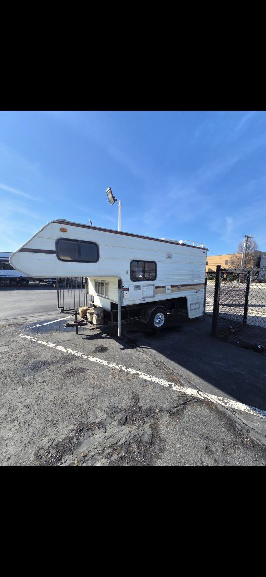 Lance truck camper