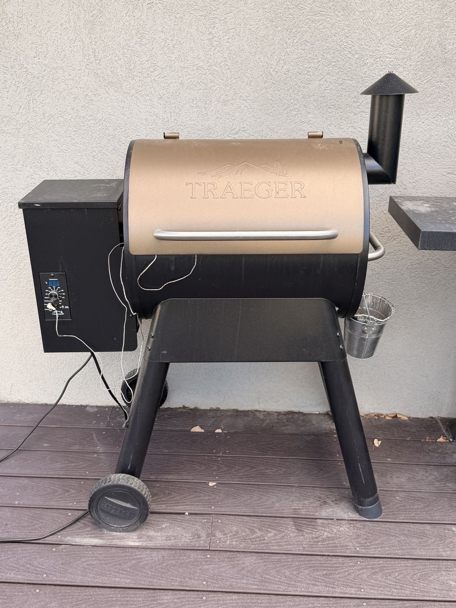 Traeger grill/smoker wood pellet