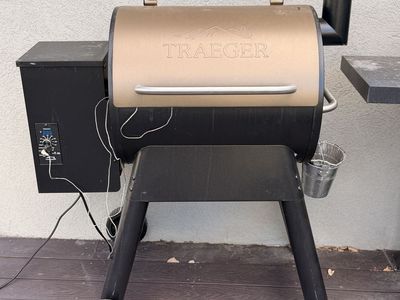 Traeger grill/smoker wood pellet