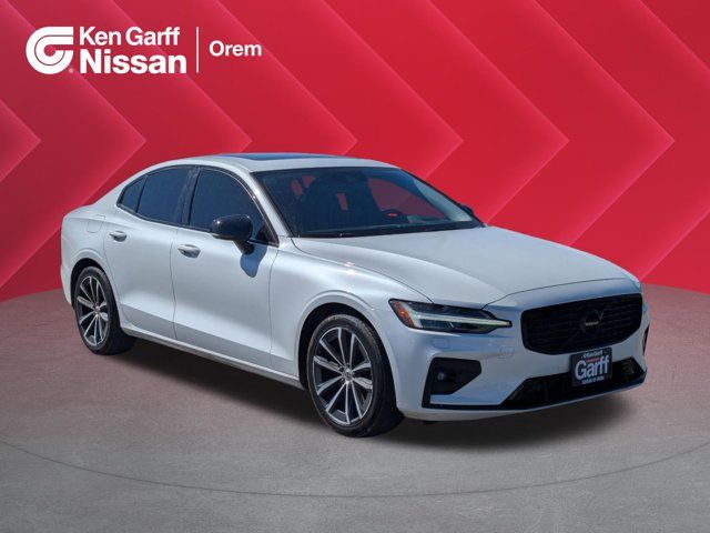2022 Volvo S60 B5 Momentum