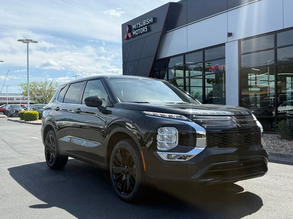 2026 Mitsubishi Outlander LE