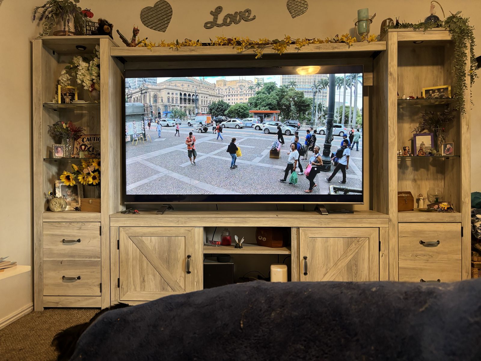 Entertainment center