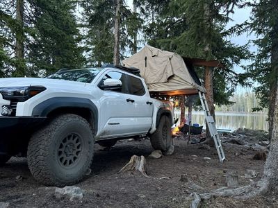 Smittybilt over lander roof top tent