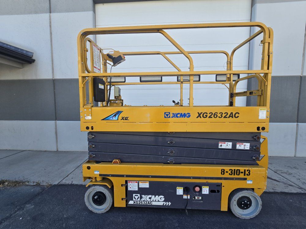 2022 electric lift- 26ft height- only 28hrs