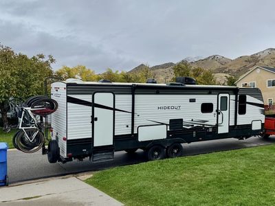 Keystone Hideout 2021. 28BHSWE, Sleeps 10, Bunk Beds, AC, Awnings, Bumper Pull, Excellent Condition! New tires & batteries!