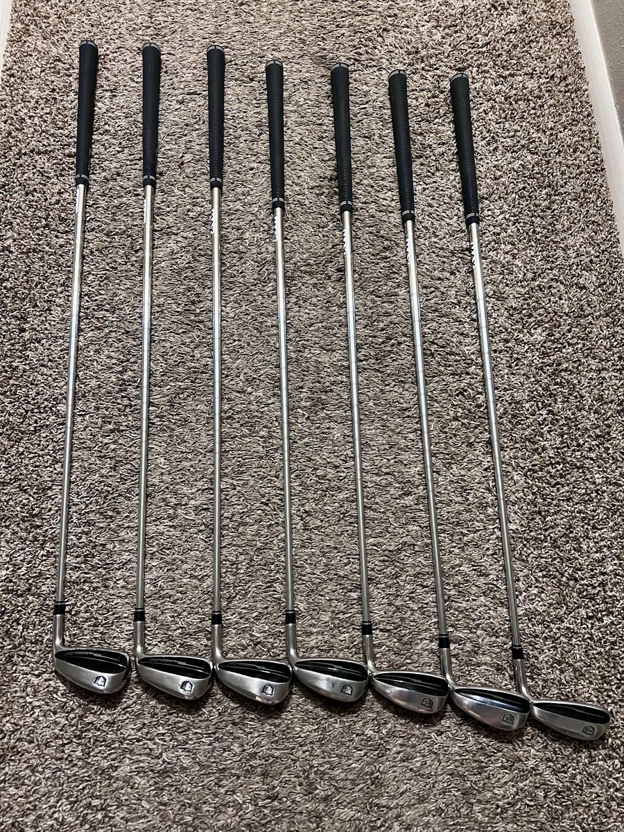 2022 Wilson Staff Launchpad 2 Irons (5-G)