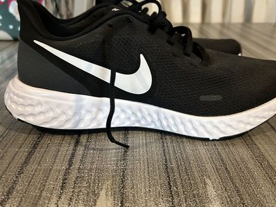 Nike Women’s Revolution 6