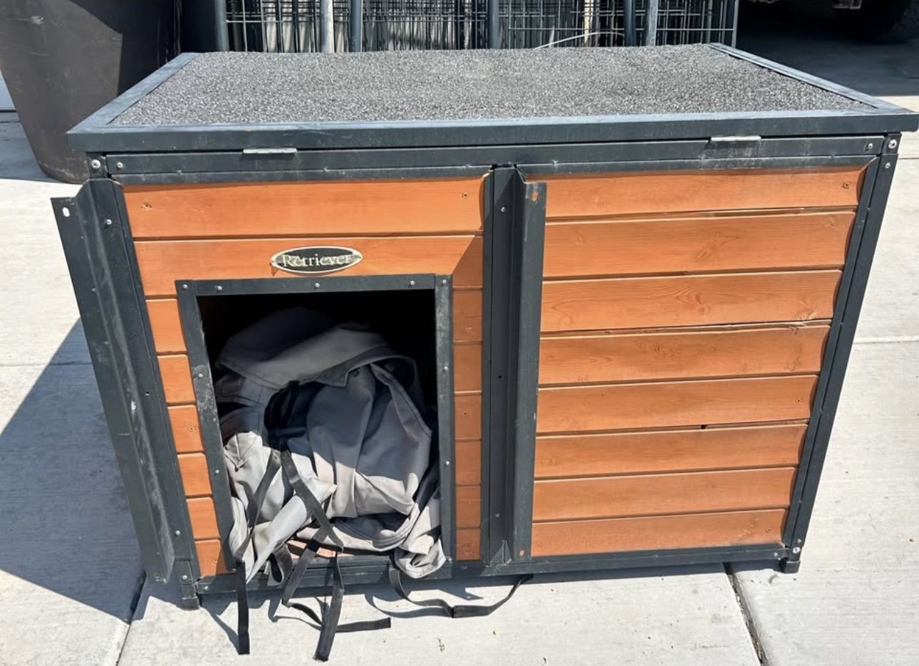 Retriever dog house