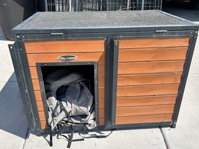 Retriever dog house