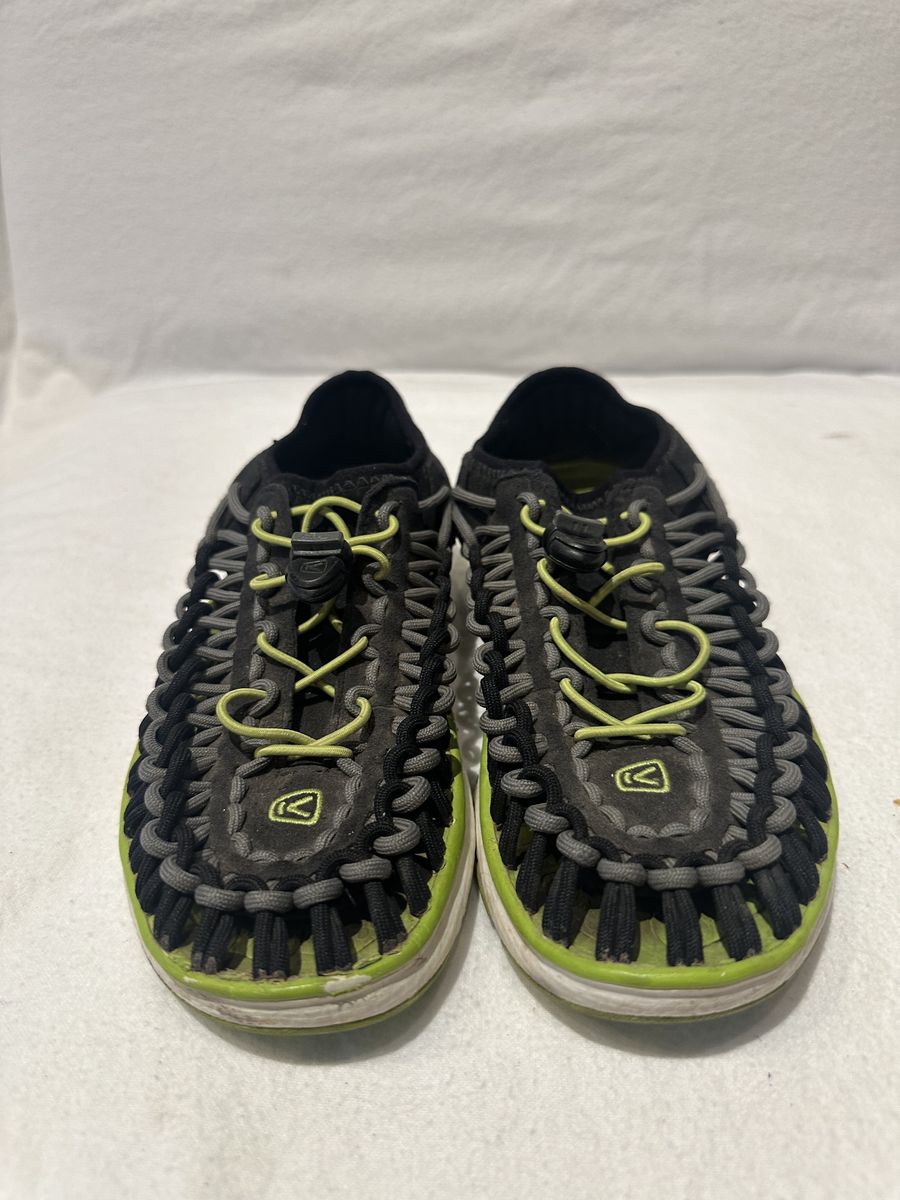 Keen Youth Size 4 Black/Grey Beachcomber Sandals