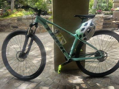 Newer generation Trek Marlin 6 - mint/miami green style and 1x drivetrain – M/L Frame