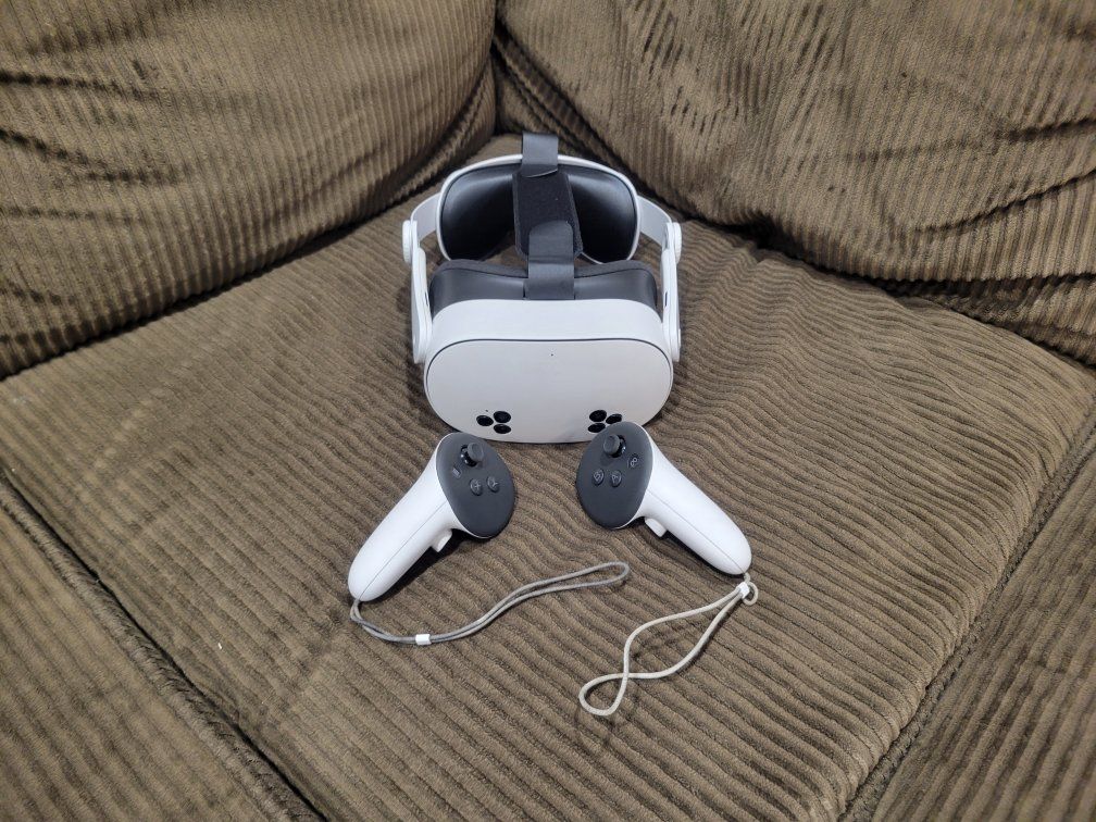 Meta Quest 2 VR Headset & Controllers 256 gb
