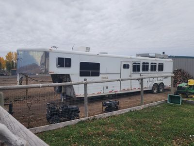 2004 Circle J 4 Horse Living Quarters Horse Trailer