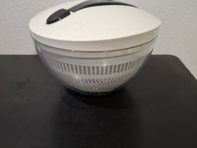KitchenAid Salad Spinner Clear Bowl White Strainer Basket