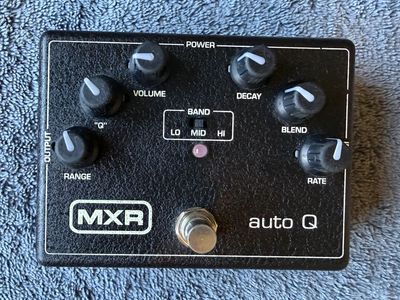 MXR Auto Q Envelope Filter Guitar Effects Pedal - like new
