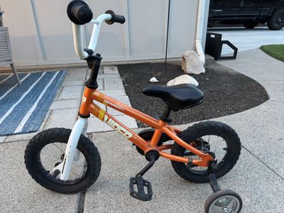 Diamondback Kids Bike with Training Wheels