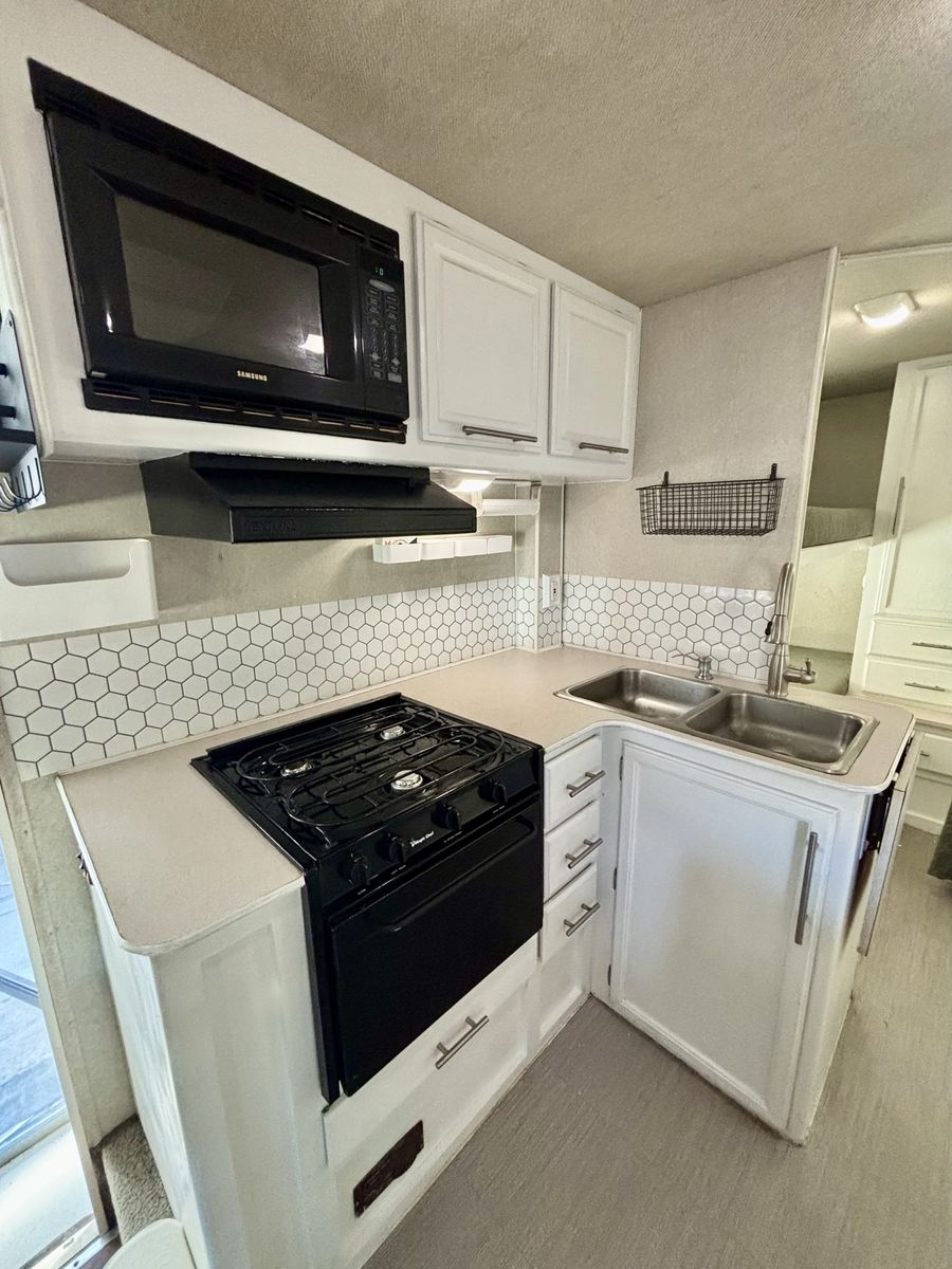 Main image 3
