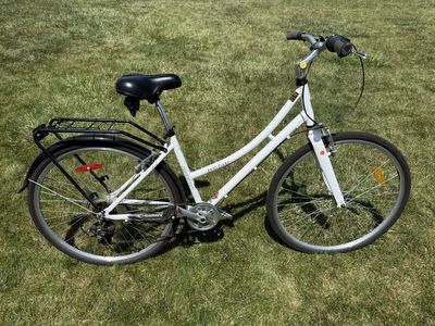 Infinity Boss Two step‑through 7‑speed comfort/urban bike
