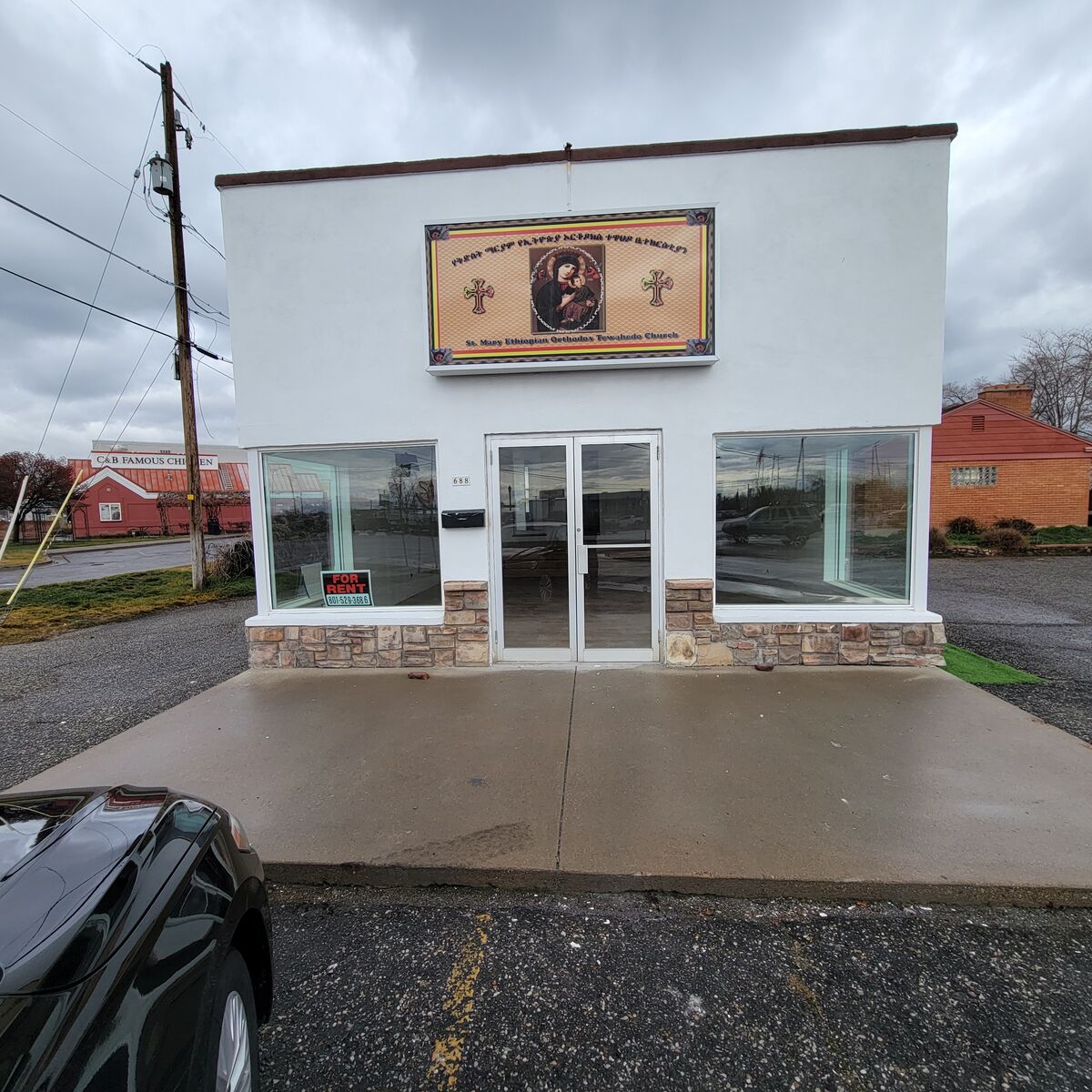 900 Sq foot building for lease.