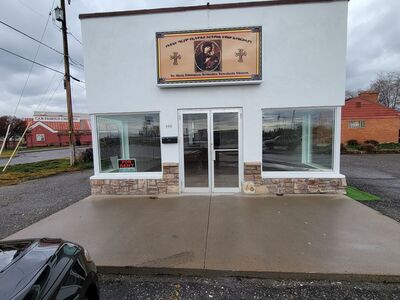 900 Sq foot building for lease.