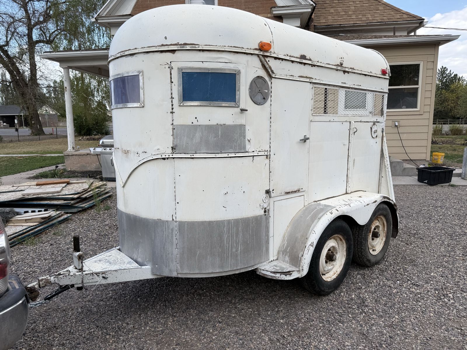 2 Horse Trailer