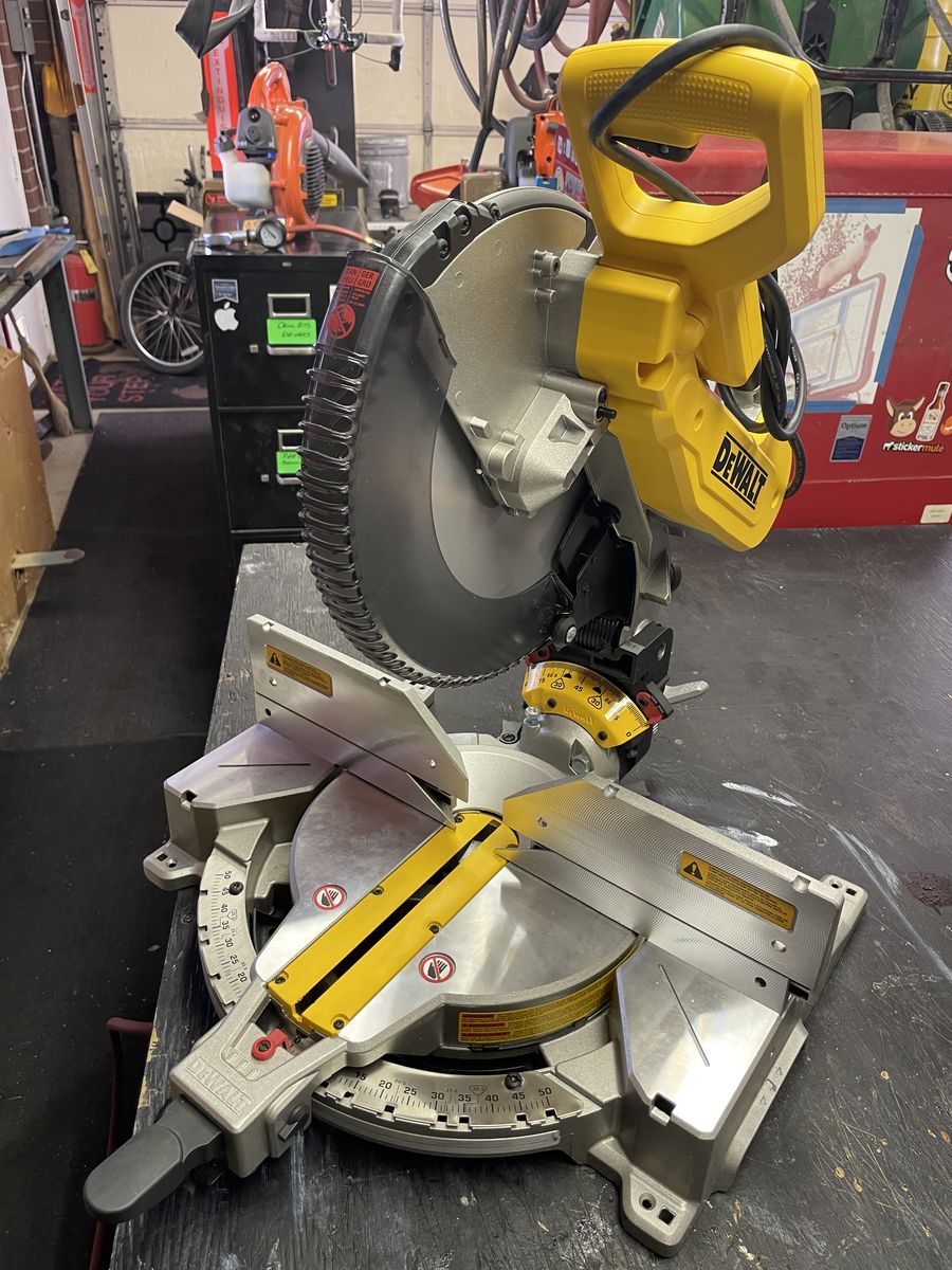 Dewalt DWS716 12” double bevel mitre saw