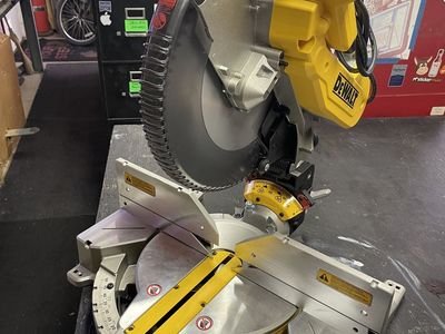 Dewalt DWS716 12” double bevel mitre saw