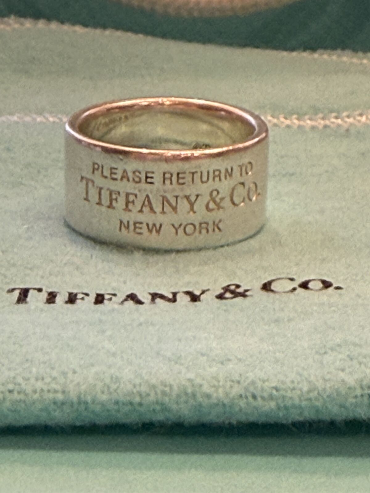 Tiffany & Co. Return to Tiffany® Wide Ring – Sterling Silver (925) – Size 9
