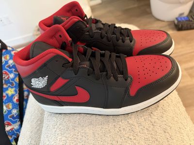 Nike Air Jordan 1 Mid "Alternate Bred"