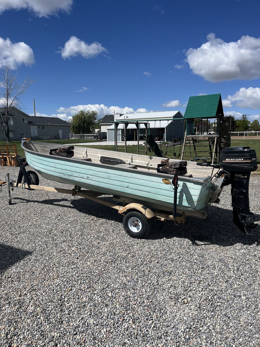 14 ft Mirrorcraft Aluminum fishing boat.