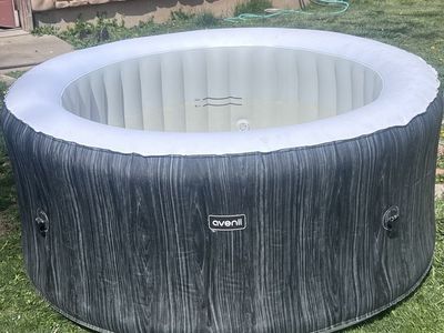 Avenli Inflatable Hot Tub Portable Outdoor Spa with Bubbles - Like New Condition