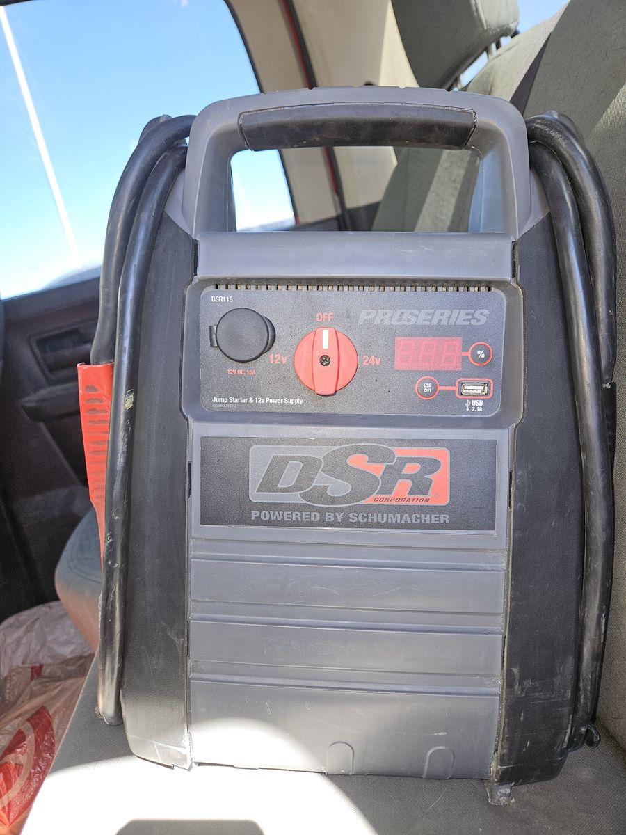 Dirty 12 24 volt heavy duty jump pack