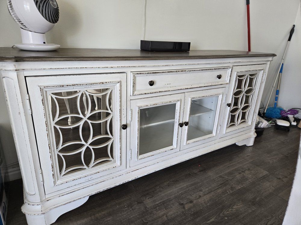 Magnolia Manor Entertainment Center
