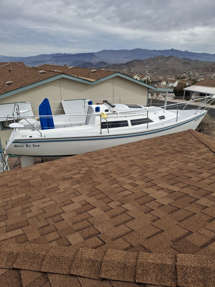 Sailboat Catalina 270 LE  LIKE NEW, really.  Ready to pick up or deliver. Price includes trailer