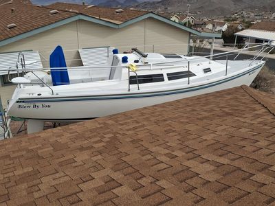 Sailboat Catalina 270 LE LIKE NEW, really. Ready to pick up or deliver. Price includes trailer