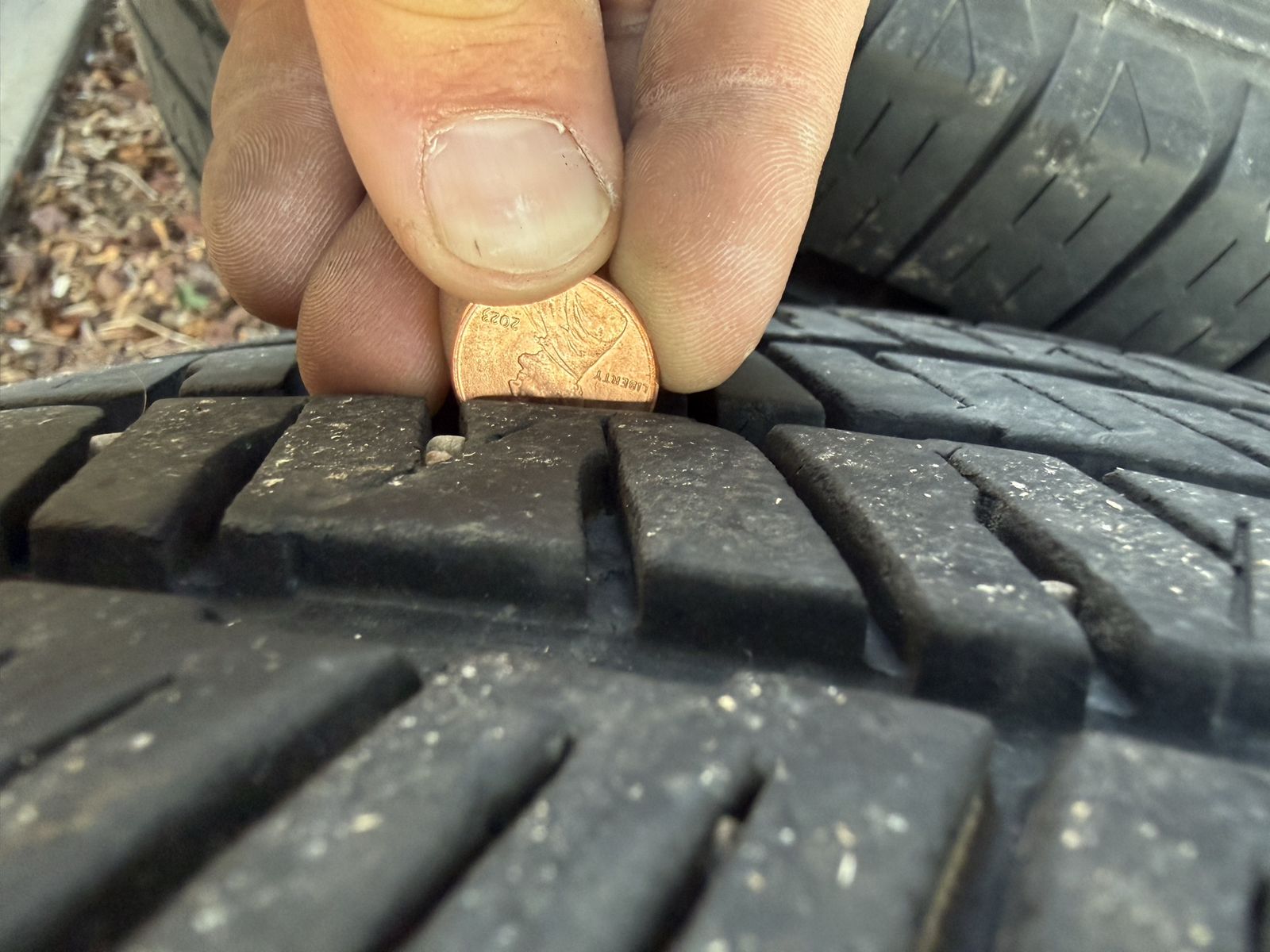 2015 Chevrolet 2500 wheels and tires 265/70r18