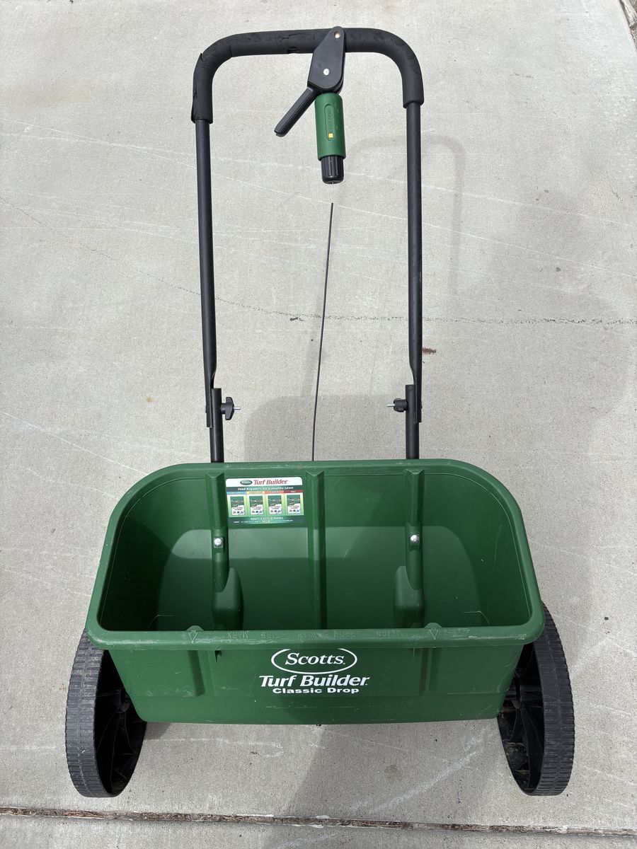 Scott’s Classic Drop Fertilizer Spreader
