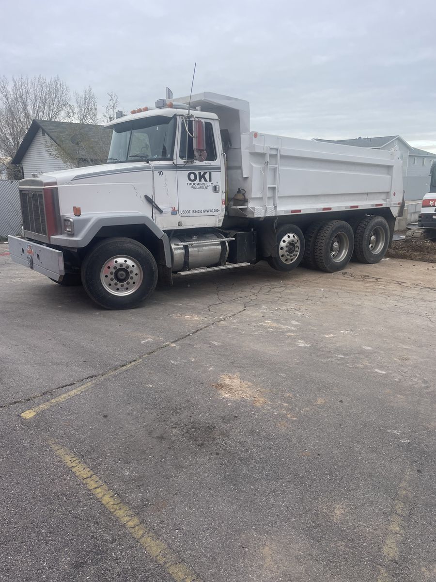 1990 Autocar Tri Axle