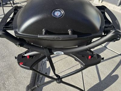 Weber Q 1200 Portable Propane Grill with Collapsible Stand