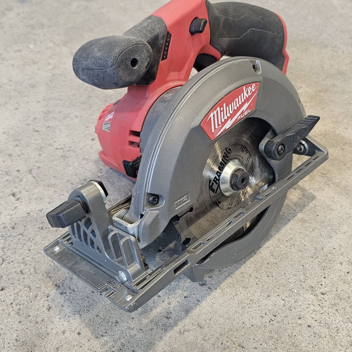 Milwaukee FUEL 2530-20 M12 5 3/8" Circular Saw - Cordless Power Tool