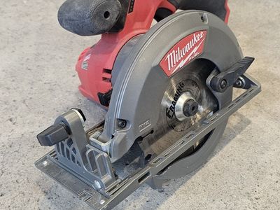 Milwaukee FUEL 2530-20 M12 5 3/8" Circular Saw - Cordless Power Tool