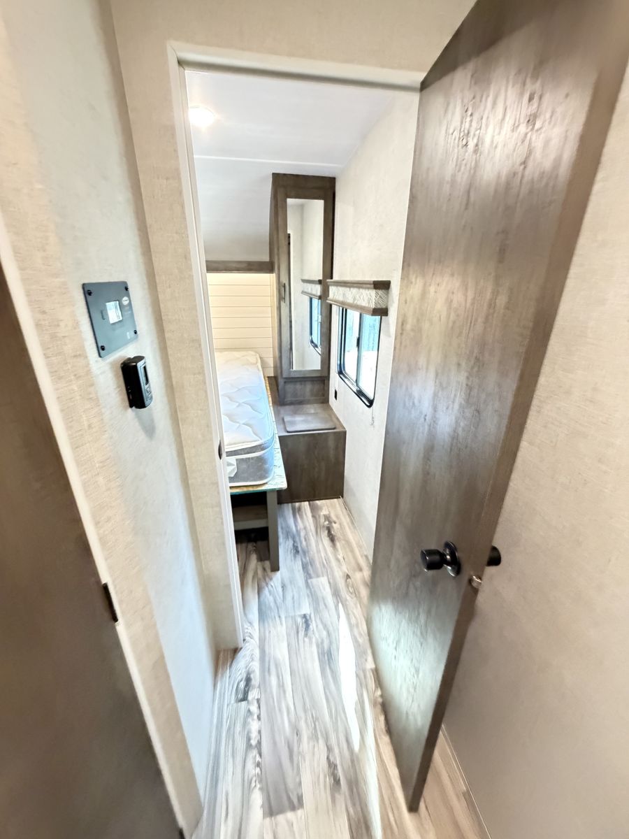 Main image 27
