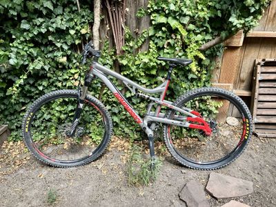 Diamondback recoil mountain bike 29er.