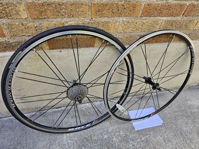 Bontrager Race 700c F/R Wheel Set.