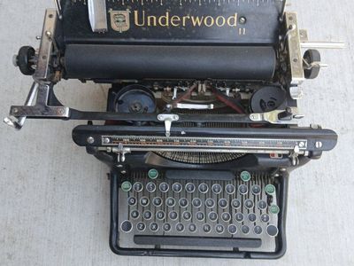 Vintage Underwood No. 11 Desktop Manual Typewriter Black