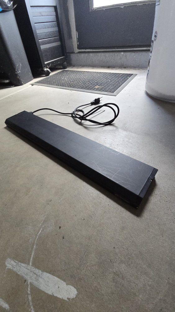 UVB 24 inch Zoomed