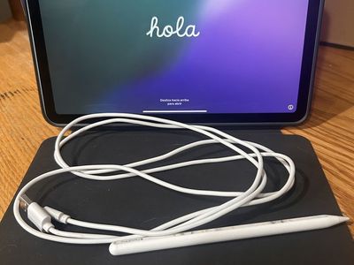 iPad Air (M3) 11 inch with pen, case and charger